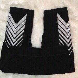Athletics Black and White Chevron Athletic Capri XL